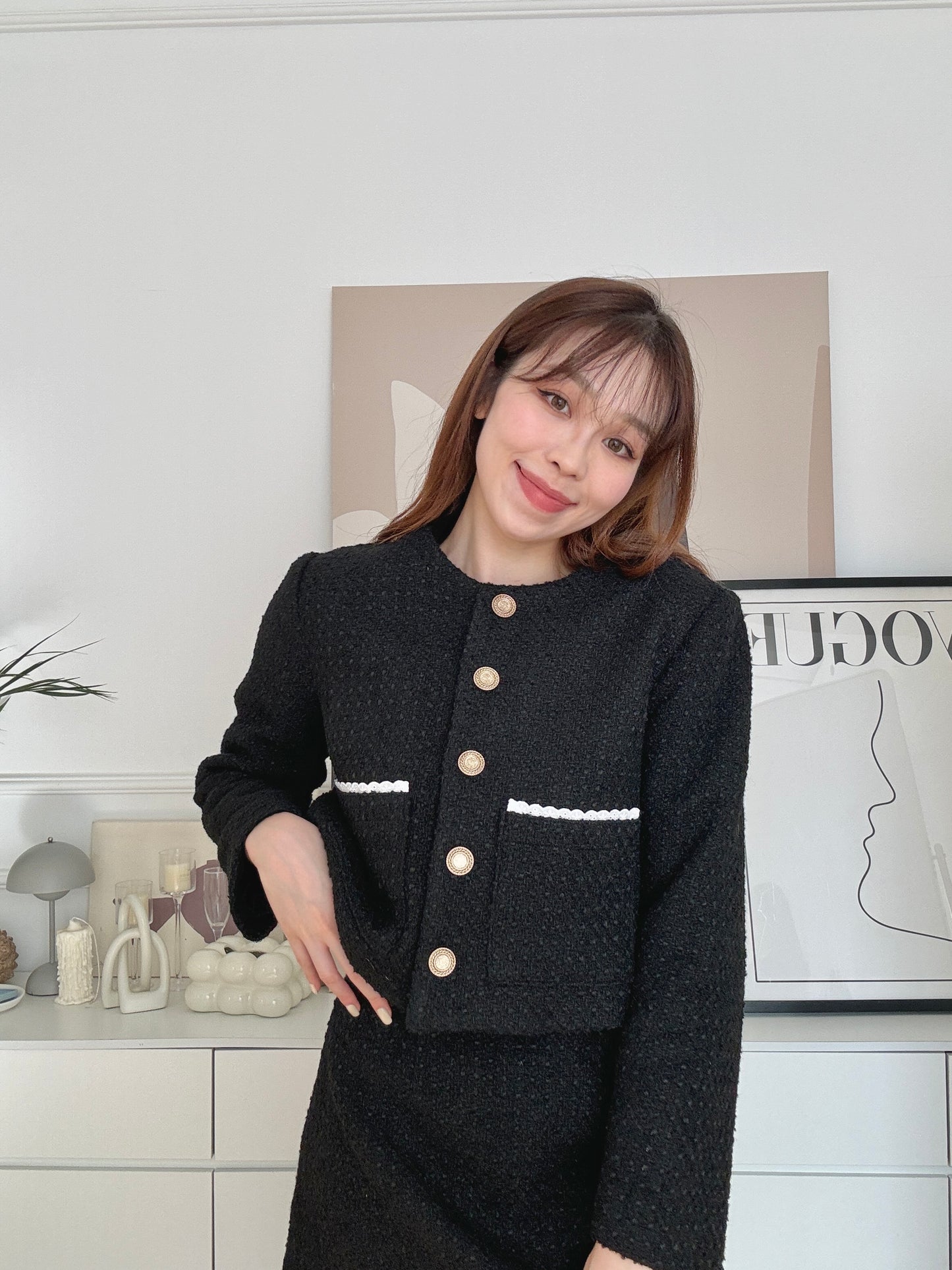 Chic jacket with gold button