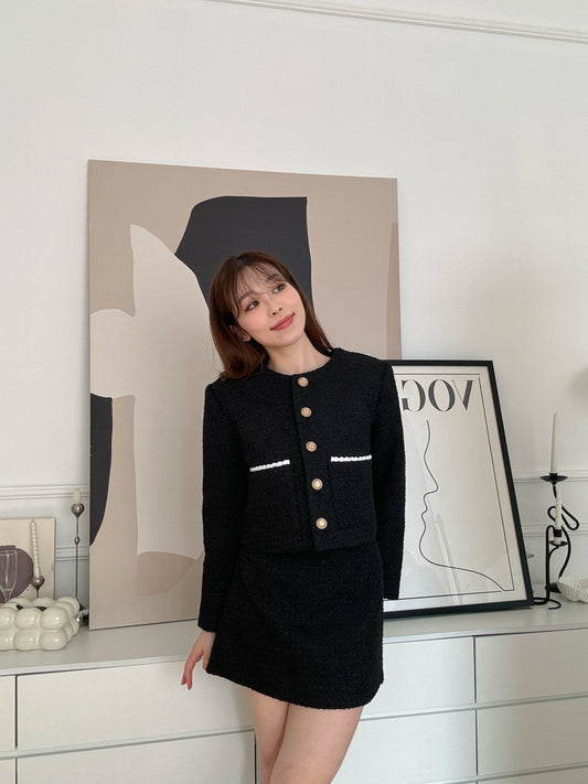Chic jacket with gold button