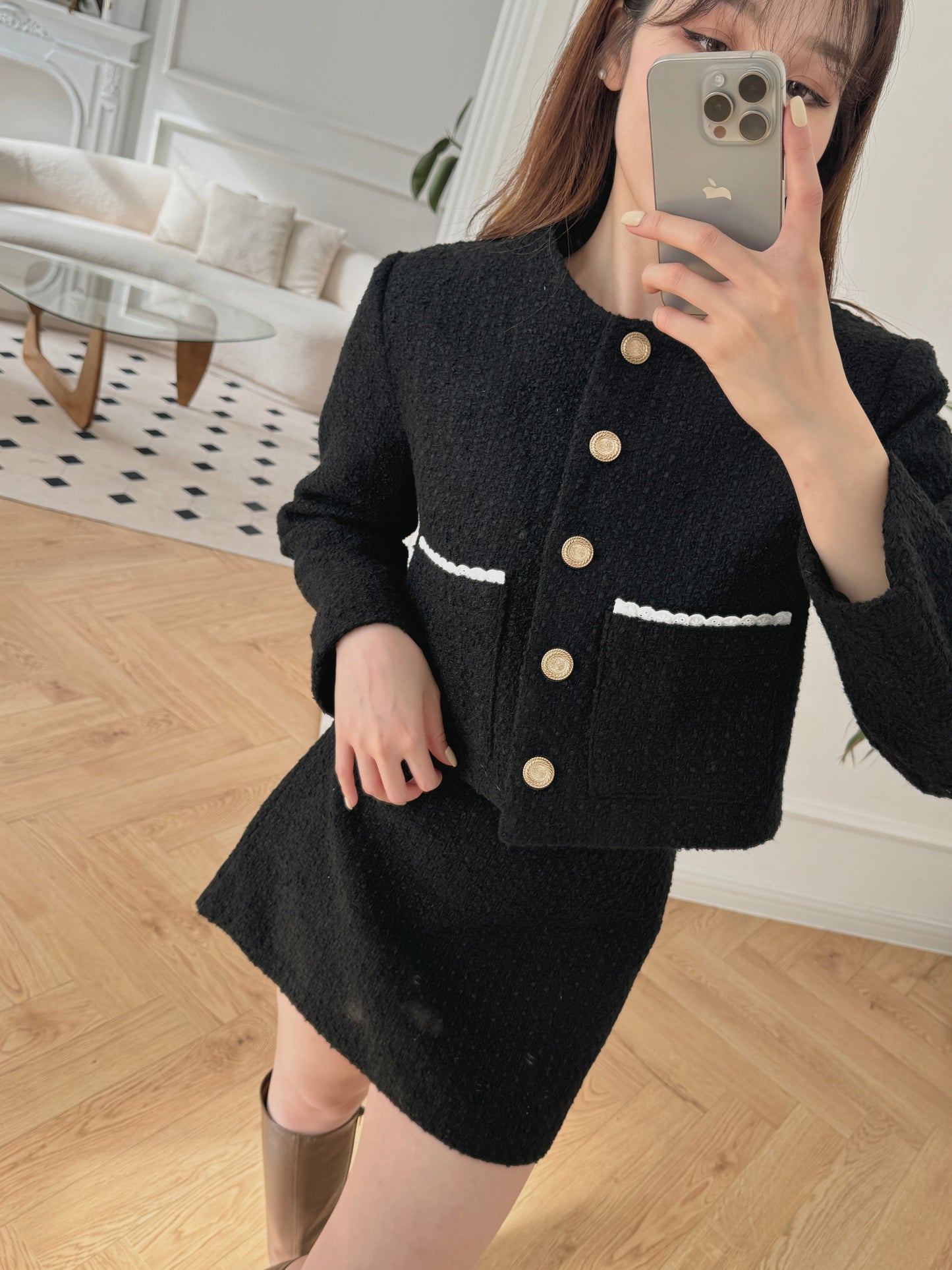 Chic jacket with gold button
